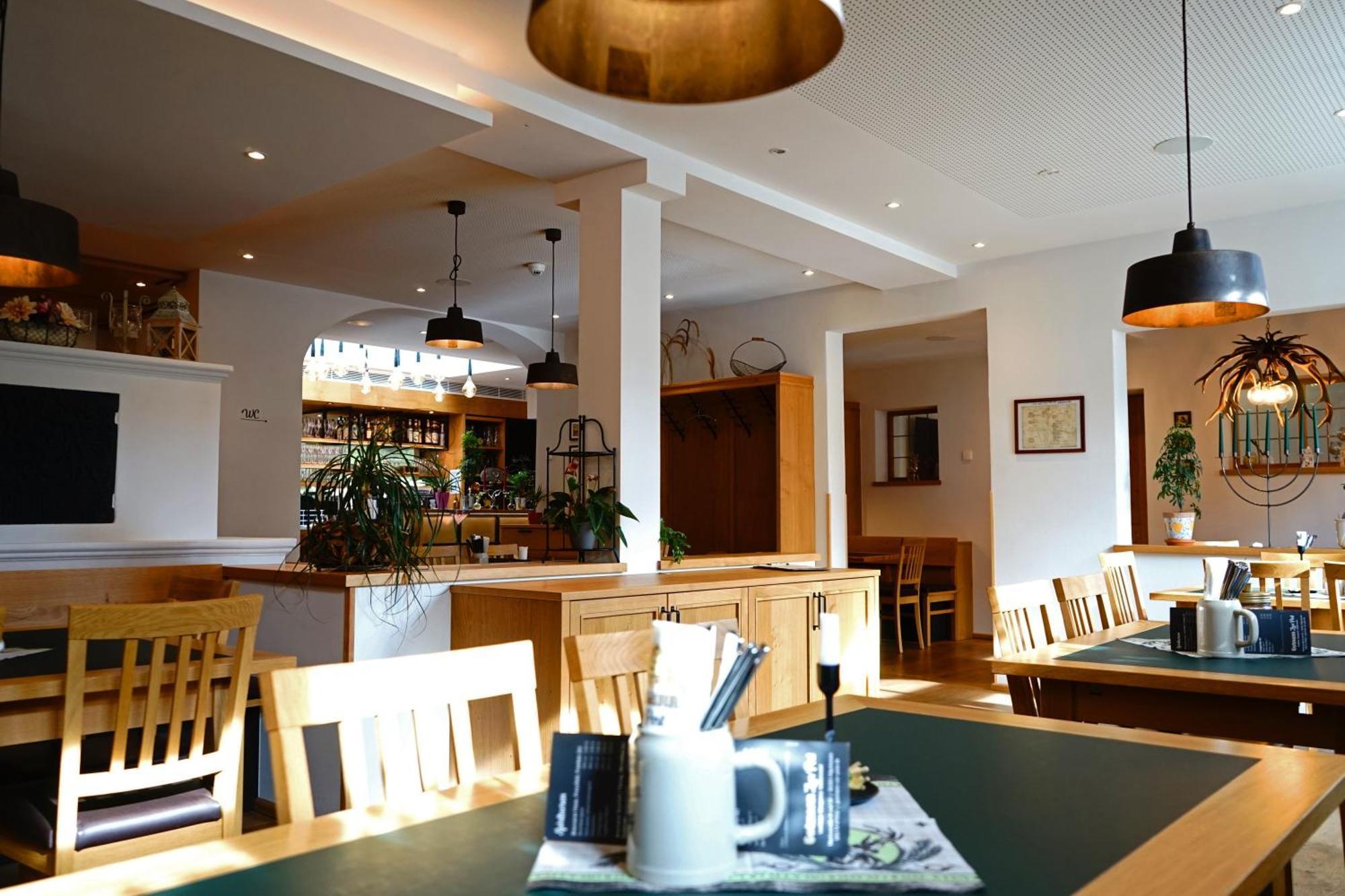 Hotel Zum Schwarzen Ross Und Gutmann Zur Post ฮิลโพลท์ชไตน์ ภายนอก รูปภาพ