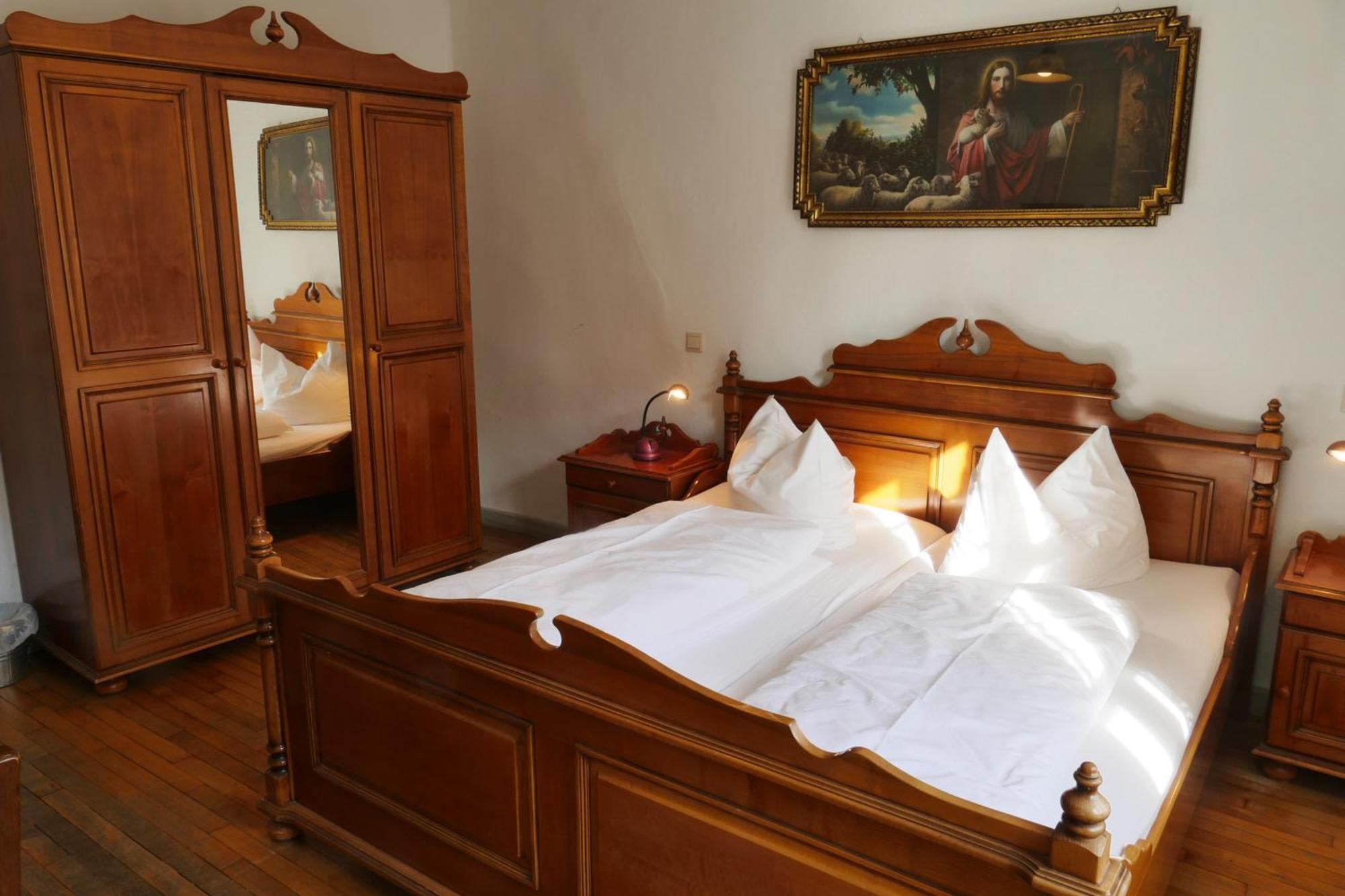 Hotel Zum Schwarzen Ross Und Gutmann Zur Post ฮิลโพลท์ชไตน์ ภายนอก รูปภาพ