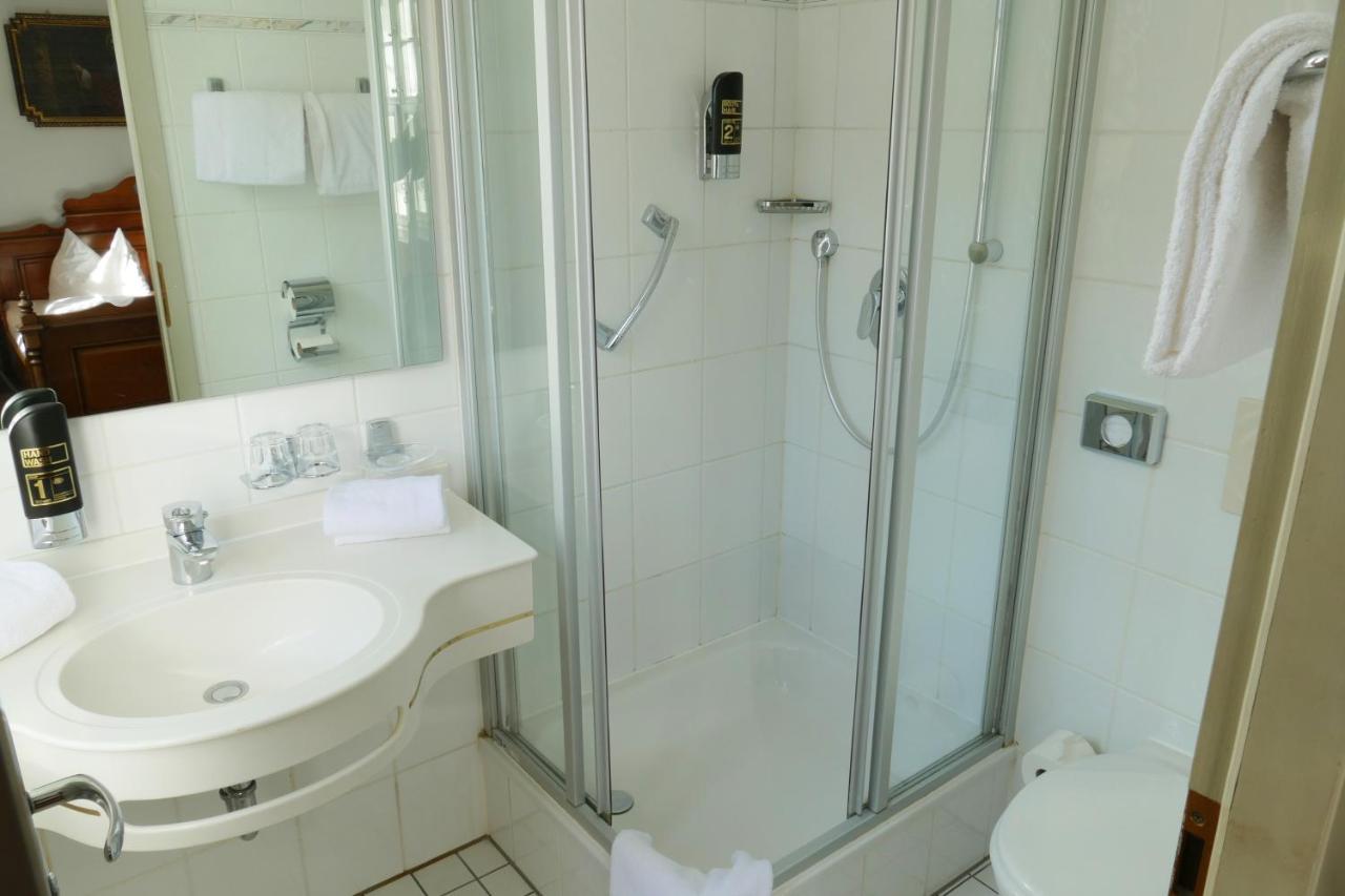 Hotel Zum Schwarzen Ross Und Gutmann Zur Post ฮิลโพลท์ชไตน์ ภายนอก รูปภาพ